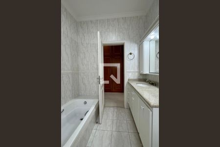 Casa de condomínio à venda com 400m², 4 quartos e 4 vagasBanheiro da Suíte 1