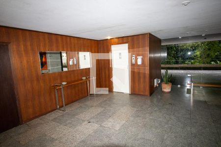 Apartamento à venda com 178m², 4 quartos e 1 vagaHall de entrada