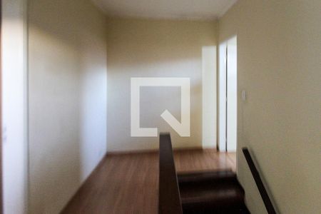 Corrredor de casa à venda com 3 quartos, 150m² em Jardim Teresa, São Paulo