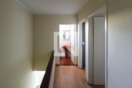 Corrredor de casa à venda com 3 quartos, 150m² em Jardim Teresa, São Paulo