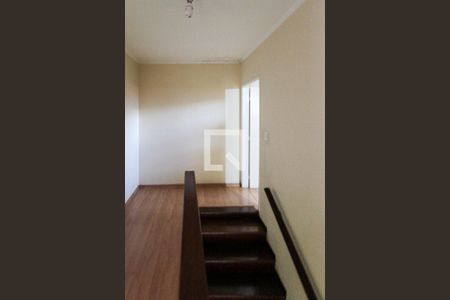 Corrredor de casa para alugar com 3 quartos, 200m² em Jardim Teresa, São Paulo