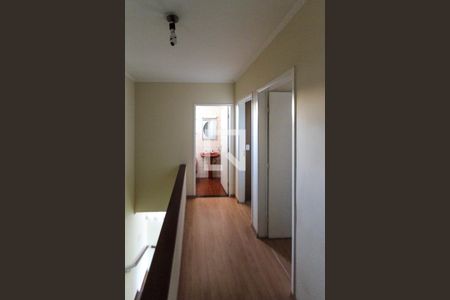 Corrredor de casa à venda com 3 quartos, 150m² em Jardim Teresa, São Paulo