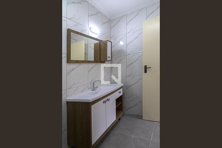 banheiro social_4 de apartamento para alugar com 2 quartos, 48m² em Vila Gumercindo, São Paulo
