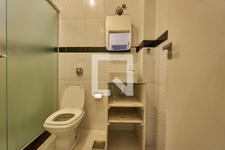 Banheiro de casa de condomínio para alugar com 2 quartos, 56m² em Andaraí, Rio de Janeiro