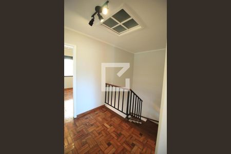 Casa à venda com 200m², 3 quartos e 2 vagasEscada