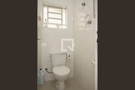 Casa à venda com 240m², 2 quartos e 3 vagas Casa à venda com 240m², 2 quartos e 3 vagasBanheiro de Serviço