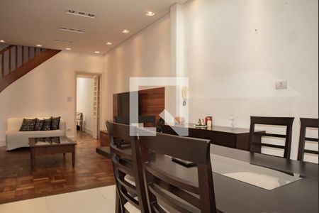 Casa à venda com 240m², 2 quartos e 3 vagas Casa à venda com 240m², 2 quartos e 3 vagasSala de Jantar