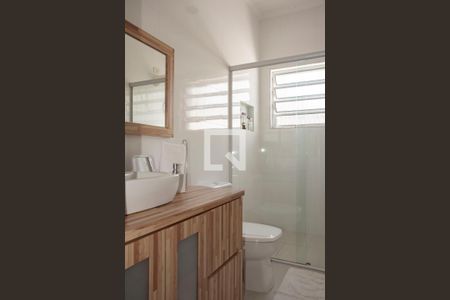 Casa à venda com 240m², 2 quartos e 3 vagas Casa à venda com 240m², 2 quartos e 3 vagasBanheiro