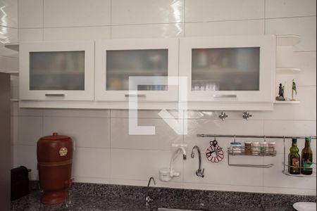 Casa à venda com 240m², 2 quartos e 3 vagas Casa à venda com 240m², 2 quartos e 3 vagasCozinha