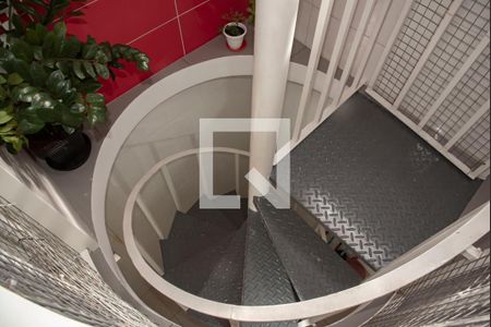 Casa à venda com 240m², 2 quartos e 3 vagas Casa à venda com 240m², 2 quartos e 3 vagasAcesso à Área de Serviço