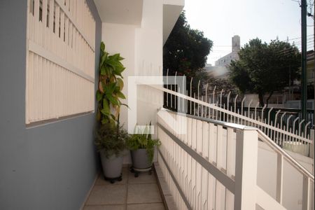 Casa à venda com 240m², 2 quartos e 3 vagas Casa à venda com 240m², 2 quartos e 3 vagasFachada