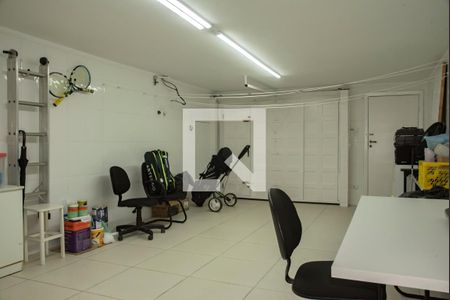 Casa à venda com 240m², 2 quartos e 3 vagas Casa à venda com 240m², 2 quartos e 3 vagasGaragem