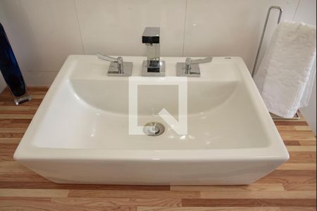 Casa à venda com 240m², 2 quartos e 3 vagas Casa à venda com 240m², 2 quartos e 3 vagasBanheiro da Suíte