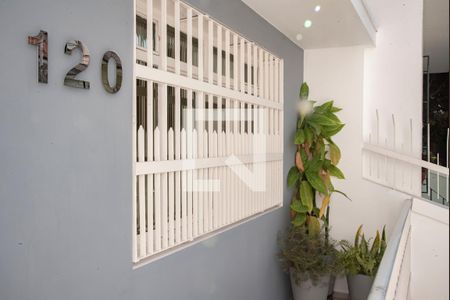 Casa à venda com 240m², 2 quartos e 3 vagas Casa à venda com 240m², 2 quartos e 3 vagasFachada