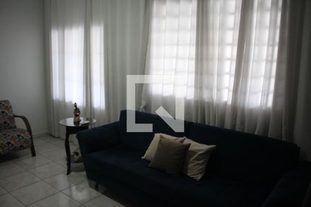 Sala de casa para alugar com 3 quartos, 144m² em Flamengo, Contagem
