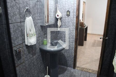 Casa à venda com 320m², 3 quartos e 2 vagasBanheiro