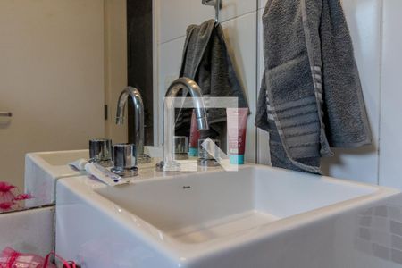 Apartamento à venda com 57m², 2 quartos e 1 vaga Apartamento à venda com 57m², 2 quartos e 1 vagaBanheiro