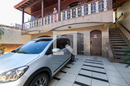 Casa à venda com 269m², 4 quartos e 5 vagas Casa à venda com 269m², 4 quartos e 5 vagasGaragem