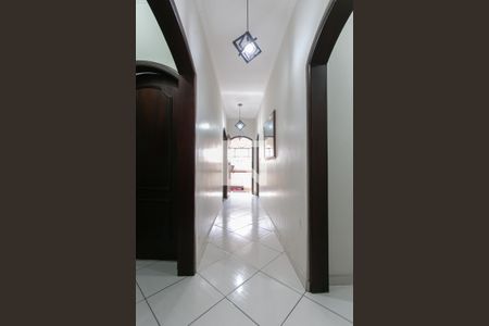 Casa à venda com 269m², 4 quartos e 5 vagas Casa à venda com 269m², 4 quartos e 5 vagasCorredor