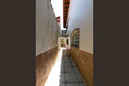 Casa à venda com 269m², 4 quartos e 5 vagas Casa à venda com 269m², 4 quartos e 5 vagasCorredor Externo