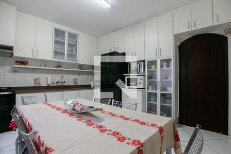 Casa à venda com 269m², 4 quartos e 5 vagas Casa à venda com 269m², 4 quartos e 5 vagasCozinha