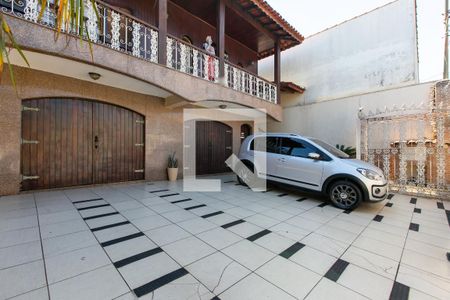 Casa à venda com 269m², 4 quartos e 5 vagas Casa à venda com 269m², 4 quartos e 5 vagasGaragem