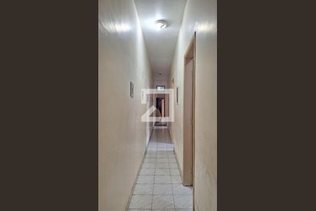 Corredor dos quartos de casa para alugar com 3 quartos, 75m² em Vilamar, Praia Grande