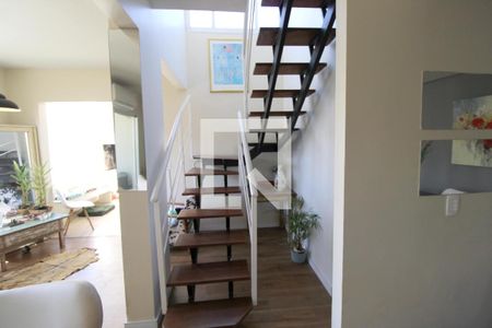 Apartamento à venda com 160m², 3 quartos e 3 vagasEscada