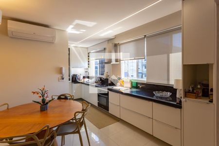 Sala de apartamento para alugar com 2 quartos, 73m² em Savassi, Belo Horizonte