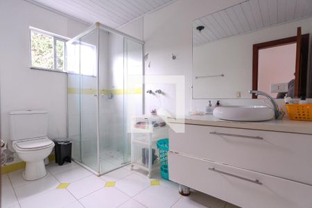 Casa à venda com 320m², 5 quartos e 6 vagasBanheiro