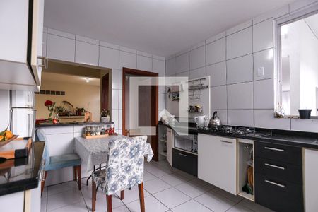 Casa à venda com 320m², 5 quartos e 6 vagasCozinha