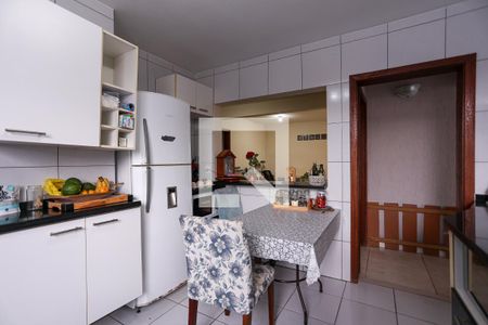 Casa à venda com 320m², 5 quartos e 6 vagasCozinha