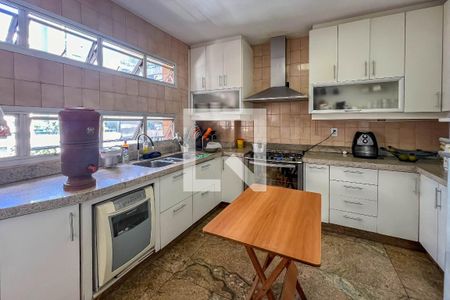 Apartamento à venda com 270m², 4 quartos e 3 vagasCozinha