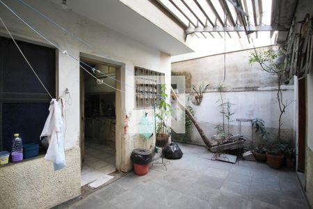 Casa à venda com 142m², 2 quartos e 2 vagas Casa à venda com 142m², 2 quartos e 2 vagasQuintal