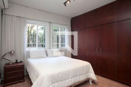 Quarto 1 Suíte de casa à venda com 4 quartos, 350m² em Petrópolis, Porto Alegre