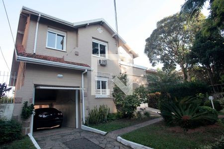 Fachada de casa à venda com 4 quartos, 350m² em Petrópolis, Porto Alegre