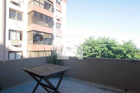 Varanda de casa à venda com 4 quartos, 350m² em Petrópolis, Porto Alegre