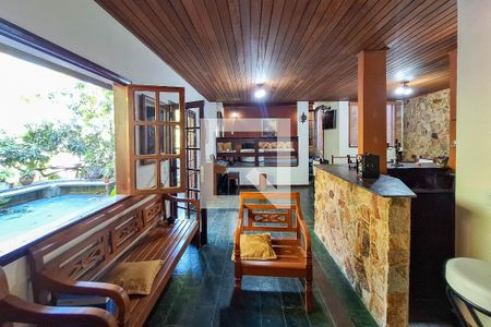 Sala de casa à venda com 4 quartos, 187m² em Itaipu, Niterói