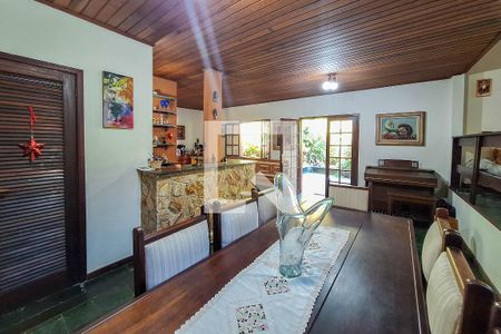 Sala de casa à venda com 4 quartos, 187m² em Itaipu, Niterói