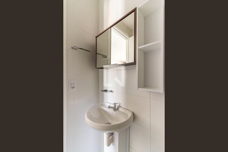 Apartamento para alugar com 34m², 2 quartos e sem vagaBanheiro - Pia