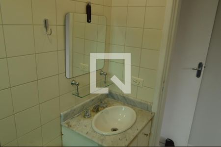 Casa de condomínio para alugar com 130m², 3 quartos e 2 vagasBanheiro da Suíte 1