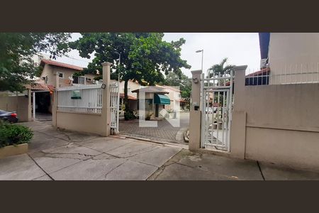 Casa de condomínio para alugar com 130m², 3 quartos e 2 vagasFachada