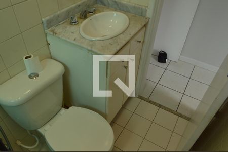 Casa de condomínio para alugar com 130m², 3 quartos e 2 vagasBanheiro da Suíte 1