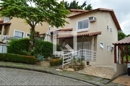 Casa de condomínio para alugar com 130m², 3 quartos e 2 vagasFachada