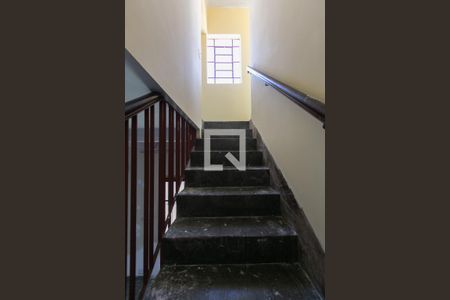 Escada  de casa para alugar com 2 quartos, 350m² em Vila Santana, São Paulo