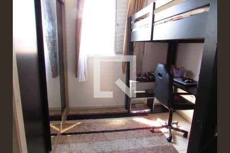 Quarto 2 de apartamento para alugar com 2 quartos, 40m² em Jardim Santa Rosa, Taboão da Serra