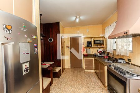 Casa à venda com 340m², 4 quartos e 3 vagas Casa à venda com 340m², 4 quartos e 3 vagasCozinha