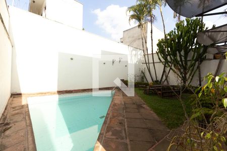 Casa à venda com 340m², 4 quartos e 3 vagas Casa à venda com 340m², 4 quartos e 3 vagasPiscina