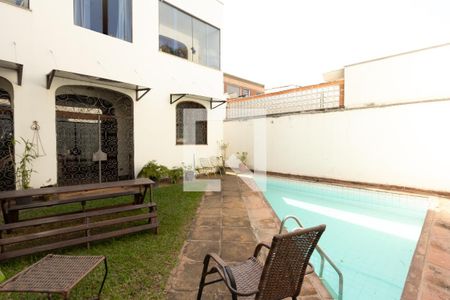 Casa à venda com 340m², 4 quartos e 3 vagas Casa à venda com 340m², 4 quartos e 3 vagasPiscina