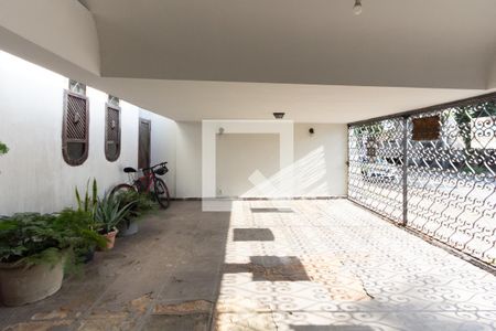 Casa à venda com 340m², 4 quartos e 3 vagas Casa à venda com 340m², 4 quartos e 3 vagasGaragem